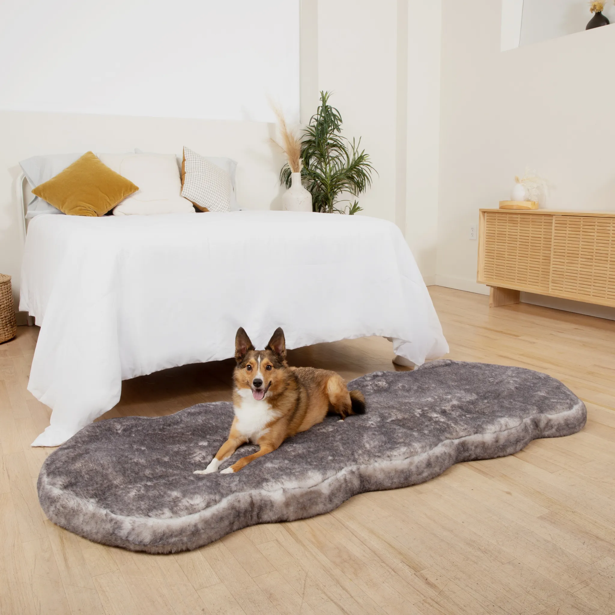 PupRug™ Luxe Orthopedic Runner Bed   Matching Waterproof Blanket  Bundle - Ultra Soft Chinchilla